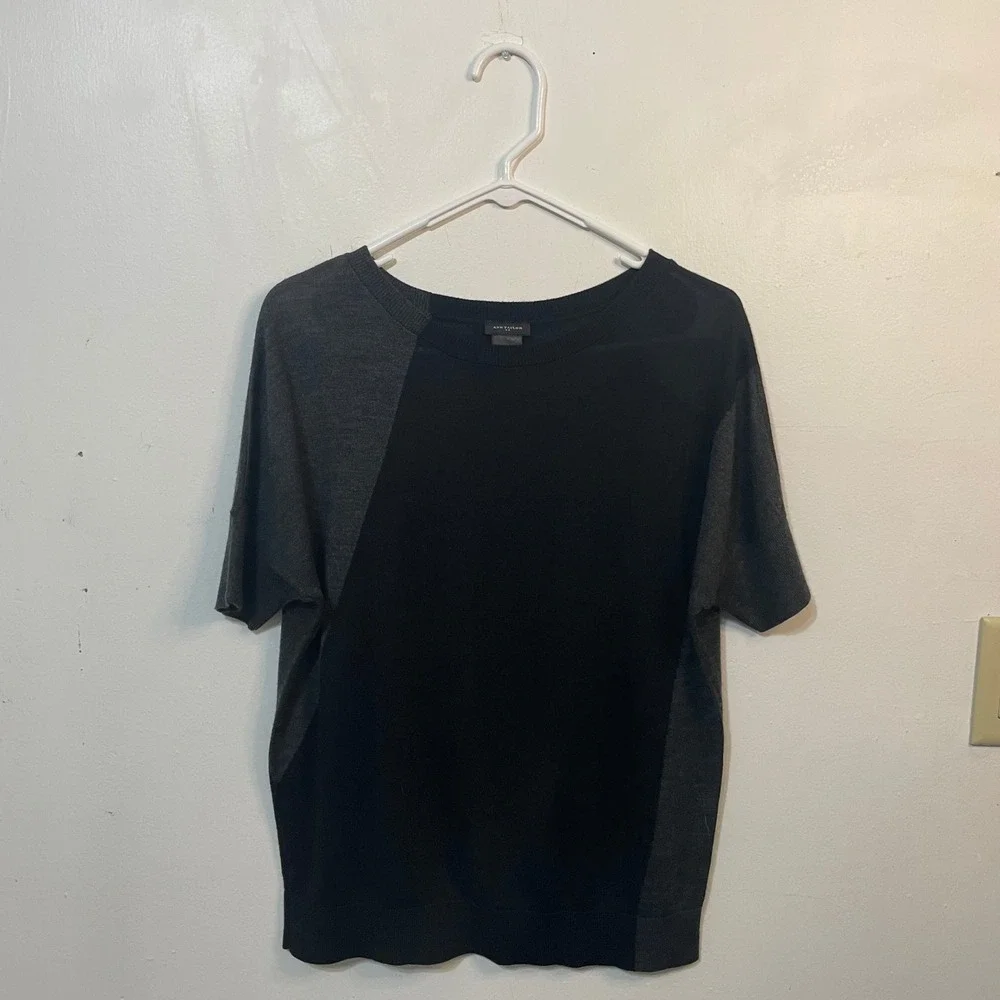 Ann Taylor‎ Colorblock Knit Top Short Sleeve Women's M Black Grey